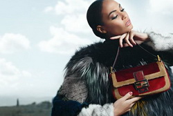 Разнообразие фасонов и украшающих элементов сумок от Fendi